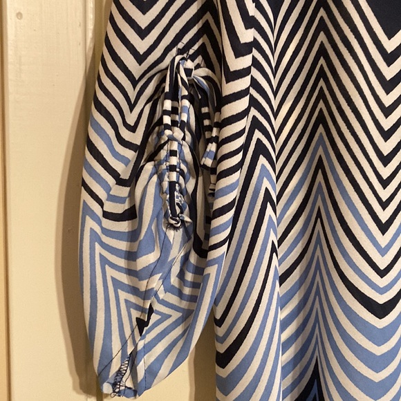 Sami & Jo plus hi lo navy blues chevron shirt - Picture 2 of 5